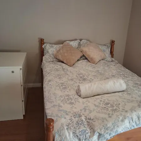 Amazing And Quiet House In An Excellent Location Apartment *